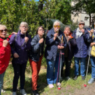 Taube Senior*innengruppe beim Spaziergang